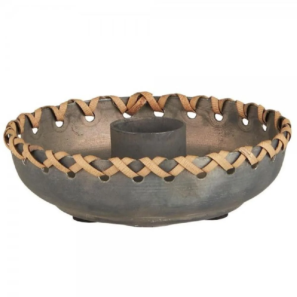 Kerzenhalter mit geflochtener Kante – Metall & Rattan, 8,8 cm
